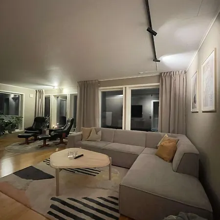 شقة Spacious By Idyllic Holmesletta *